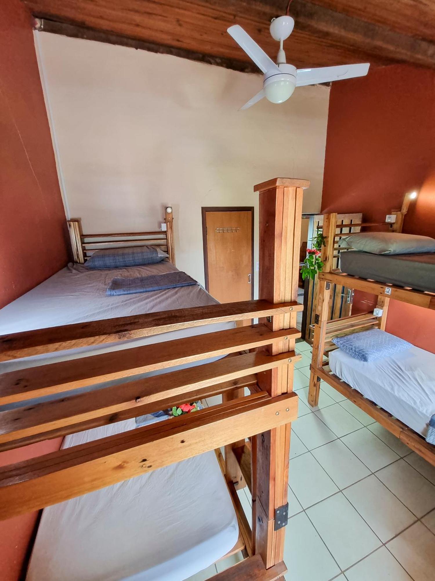 Chapada Backpackers Hostel Agencia 렝소이스 외부 사진